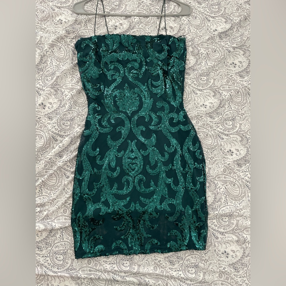 Windsor Live It Up Sequin Mini Dress, Color: Emerald green, Size: Medium - Picture 1 of 3